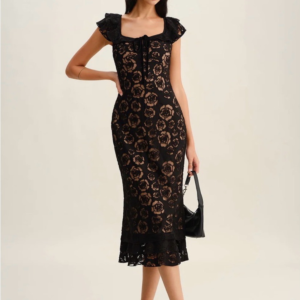 Rihoas Black Textured Ruffle Mermaid Midi Dress